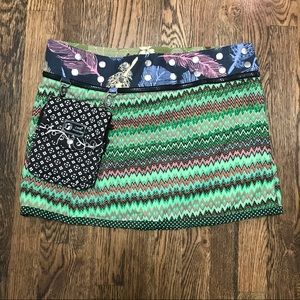 Reversible skirt/belt with clip-on purse accessory